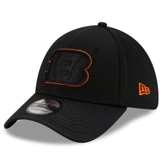 Cincinnati Bengals Black 2021 NFL Sideline Road 39THIRTY Hat