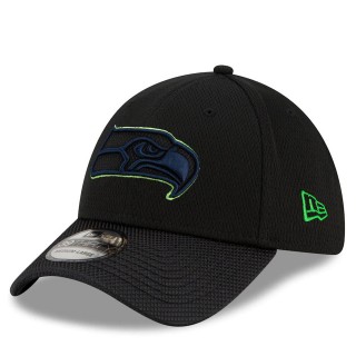 Seattle Seahawks Black 2021 NFL Sideline Road 39THIRTY Hat
